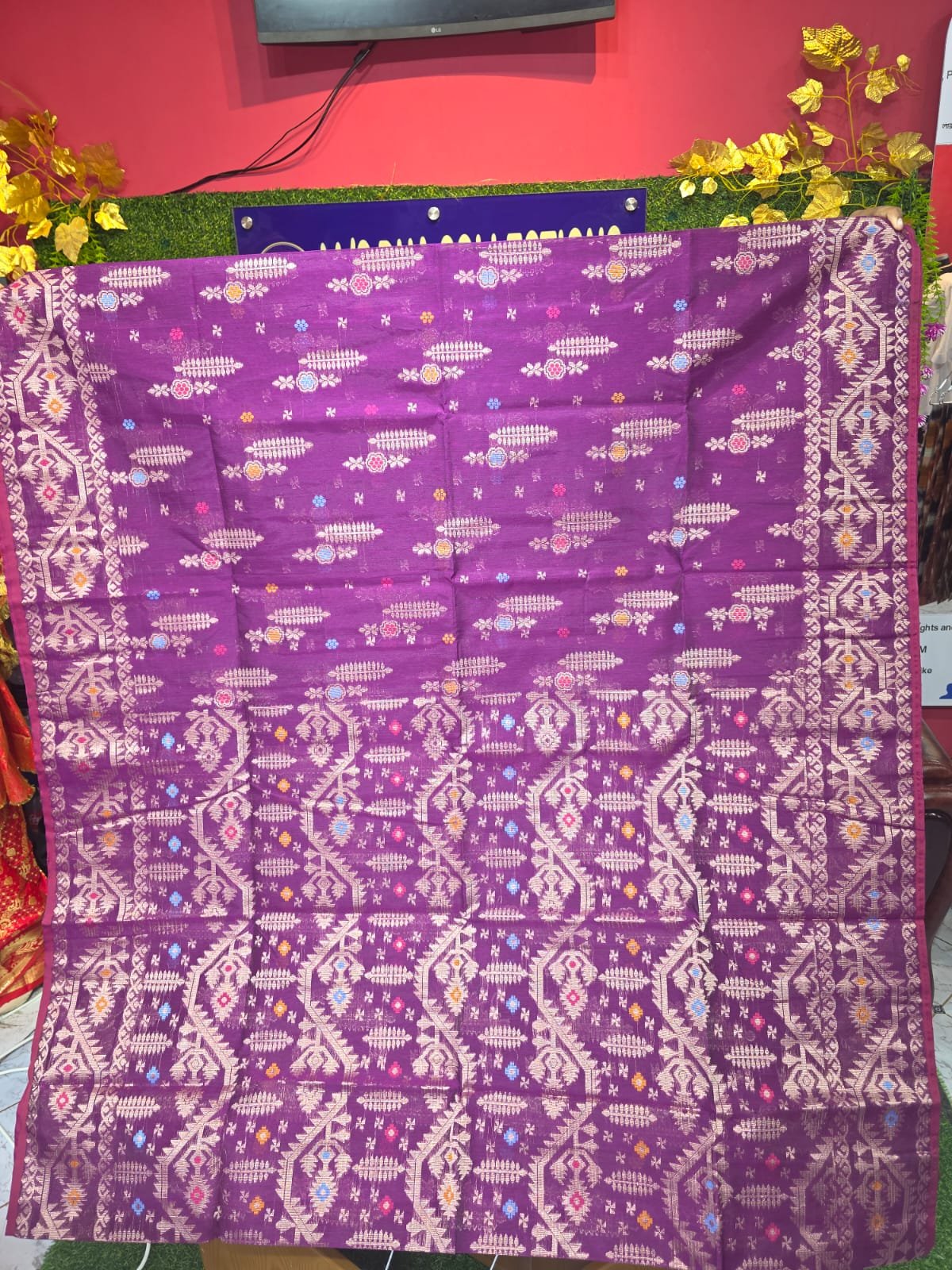 নারীদের শাড়ি