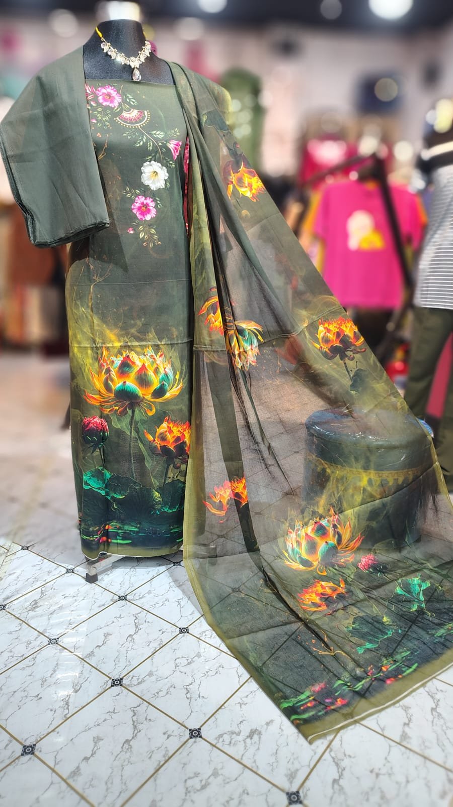 HD প্রিন্ট থ্রি পিস